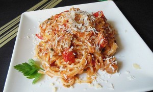 Spaghete cu sos de ton
