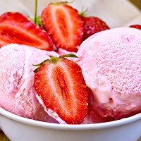 Înghețată de căpșuni și iaurt
