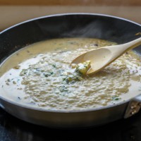 Sos gorgonzola pentru friptura de porc