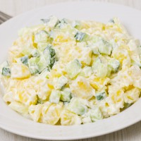 Salată de ouă cu cartofi și smântână