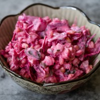 Salată de sfeclă roșie cu iaurt grecesc