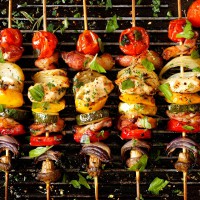 Frigărui de pui în stil mediteranean