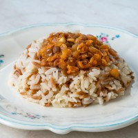 Orez cu linte și ceapă caramelizată - rețeta libaneză de mujadara
