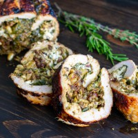 Ruladă de porc umplută cu brânză și spanac