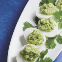 Ouă umplute cu guacamole
