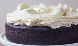 Prajitura cu bere neagra si crema de branza