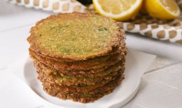 Chips-uri din avocado cu parmezan