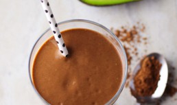 Smoothie cu ciocolată și avocado
