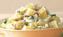 Salată de cartofi cu ceapă și maioneză