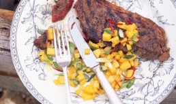 Friptura Glazurata Cu Miere Si Salsa De Mango