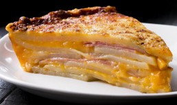 Tort de cartofi cu cheddar și șuncă