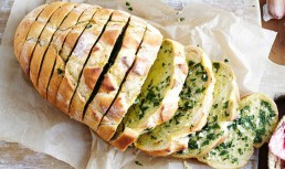 Garlic bread - cel mai gustos mod de a savura pâinea