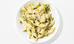 Penne cu zucchini și parmezan