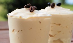 Cremă de mascarpone cu frișcă și cafea