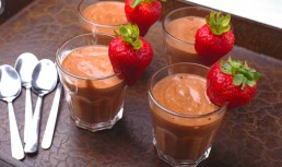 Mousse de ciocolată cu căpșune - desertul cu care cucerești pe oricine