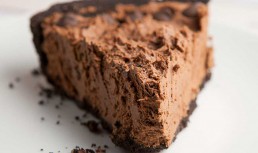 Tarta cu Oreo, mousse de ciocolata si fructul pasiunii