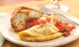 Omletă italiană cu mozzarella și parmezan