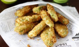 Avocado pane, în crustă de pesmet și parmezan
