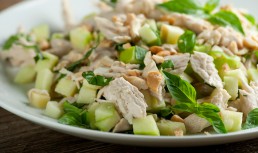 Salată de pui cu mere și caju