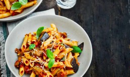 Penne alla Norma - paste cu vinete și sos de roșii