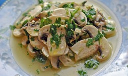 Salată rapidă de ciuperci