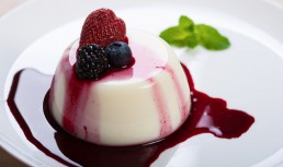 Panna cotta cu vanilie și dulceață