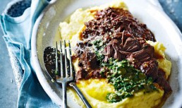 Ragu De Iepure Cu Mamaliga Si Salsa Verde