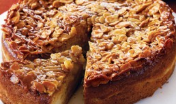 Tort Cu Pere Si Migdale, Cu Topping De Migdale Crocante