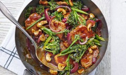 Porc sichuan cu broccoli și caju