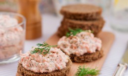 Pate de somon afumat si crema de branza
