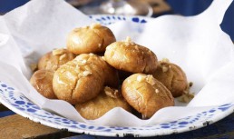 Melomakarona - biscuiți grecești cu miere și nuci