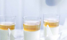 Desert Cu Crema De Vanilie Si Jeleu