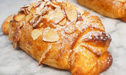 Croissant Cu Migdale
