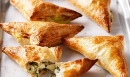 Rulouri cu carne tocata si feta