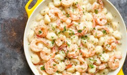 Gnocchi cu creveți și sos de parmezan