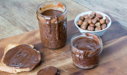 Cremă de ciocolată cu alune (Nutella de casă)