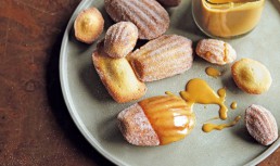 Fursecuri Cu Sos De Caramel