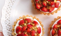 Tarte Cu Capsuni Si Fistic