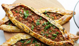 Pide turcești cu carne tocată