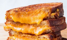Sendvișuri grilled cheese