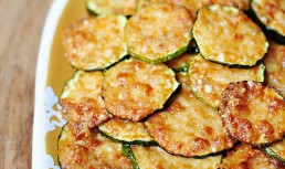 Chips-uri din zucchini cu parmezan
