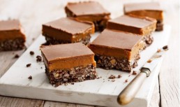 Batoane Cu Arahide Si Caramel