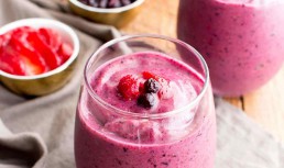Smoothie cu fructe de pădure pentru un abdomen plat