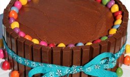 Tort de ciocolată Kit Kat