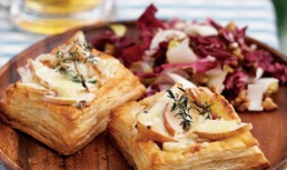 Tarte cu pere si branza cu mucegai
