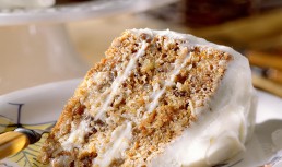 Tort de morcovi cu cremă de mascarpone
