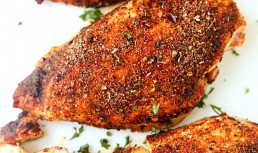 Piept de pui la cuptor, în crustă de Cajun