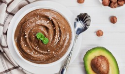 Cremă de ciocolată cu avocado - gata în 10 minute