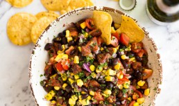 Salata mexicana cu fasole si chorizo