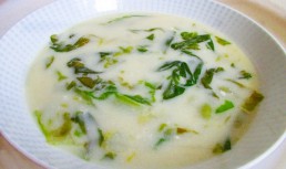 Ciorbă de spanac cu afumătură